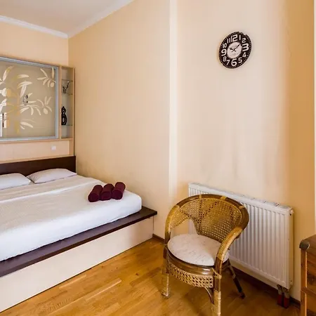 Apartment Romari лесі українки *