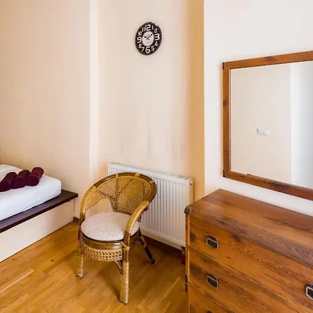 Apartment Romari лесі українки *