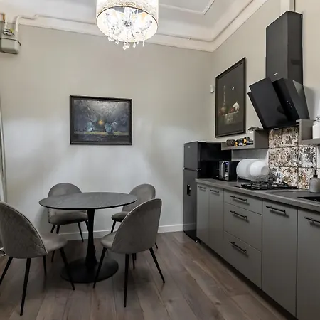 Romari братів рогатинців 32 Apartment Lviv